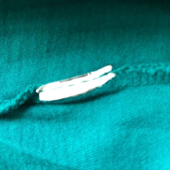 Eddie Bauer size medium long sleeve v-neck tee - Picture 4 of 5